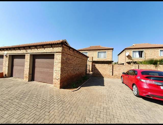 4 BEDROOM APARTMENT FOR SALE IN THERESAPARK